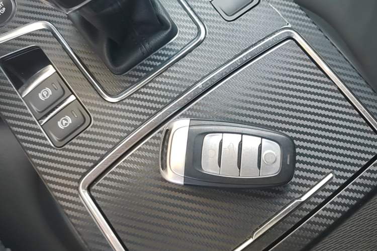 Used Hongqi H5 2020 1.8T Automatic Smart Connect Flagship Edition Vehicle Key