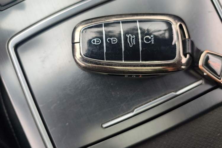 Used Hongqi H5 2020 1.8T Automatic Smart Connect Flagship Edition Vehicle Key