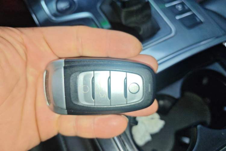 Used Hongqi H5 2020 1.8T Automatic Smart Connect Flagship Edition Vehicle Key