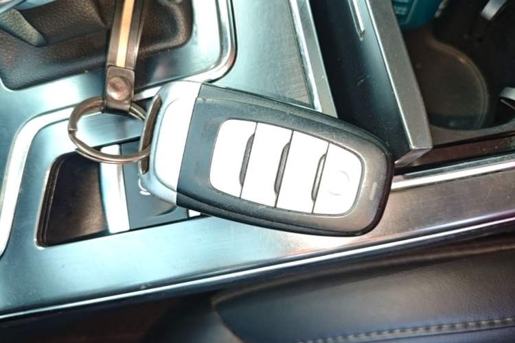 Used Hongqi H5 2020 1.8T Automatic Smart Connect Flagship Edition Vehicle Key