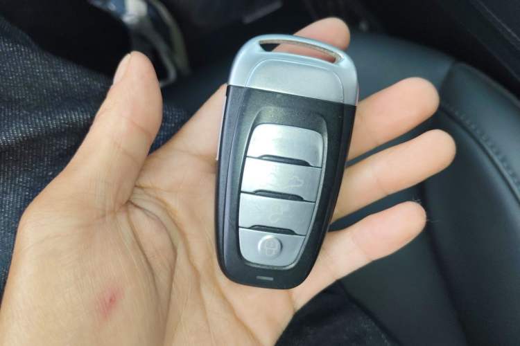Used Hongqi H5 2020 1.8T Automatic ZhiLian QiYun Edition Vehicle Key