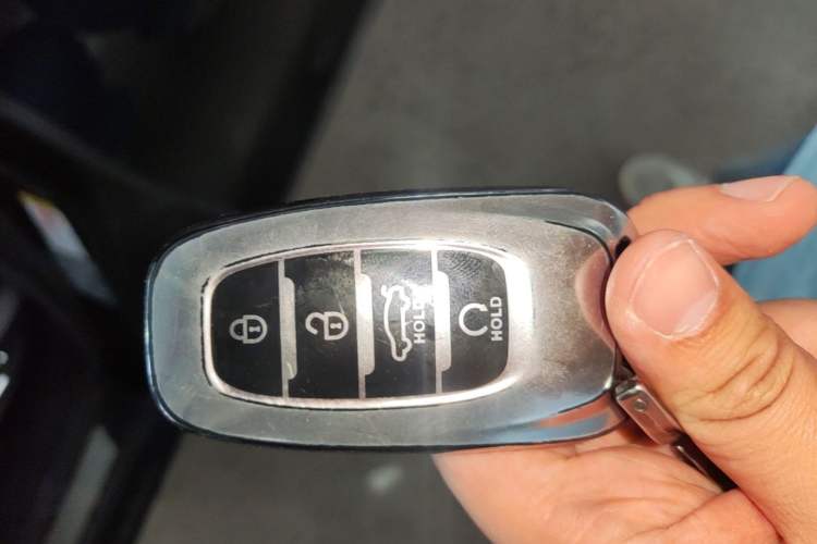 Used Hongqi H5 2020 1.8T Automatic Smart Connect Flagship Edition Vehicle Key