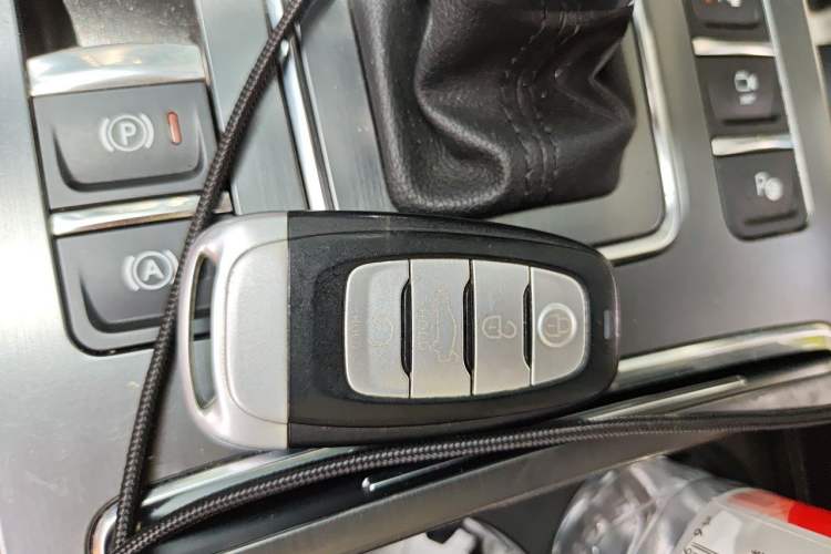 Used Hongqi H5 2020 1.8T Automatic Smart Connect Flagship Edition Vehicle Key