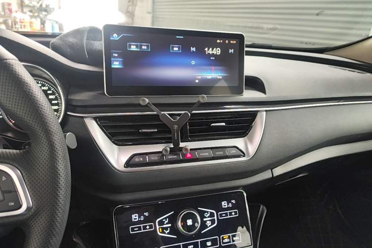Used Hongqi H5 2020 1.5T DCT Flagship Edition Audio And AC Panel