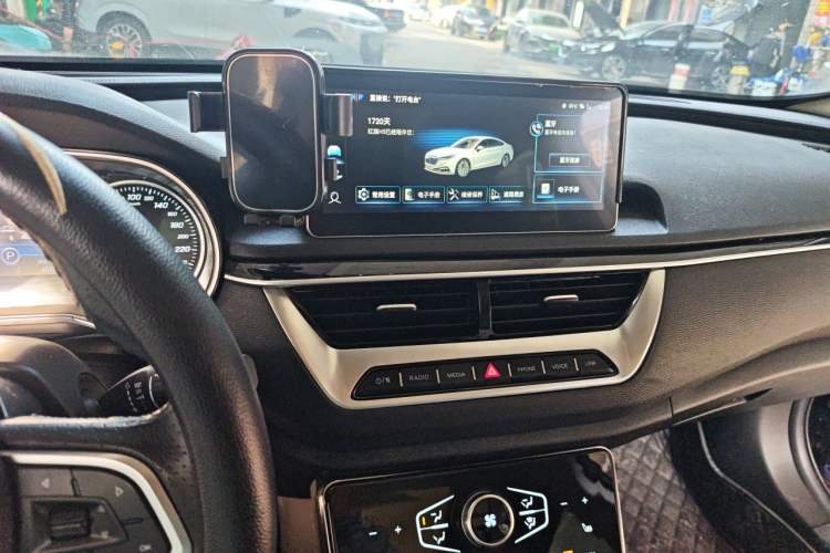Used Hongqi H5 2020 1.8T Automatic Smart Connect Flagship Edition Audio And AC Panel