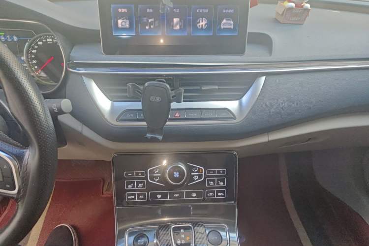 Used Hongqi H5 2020 1.8T Automatic Smart Connect Flagship Edition Audio And AC Panel