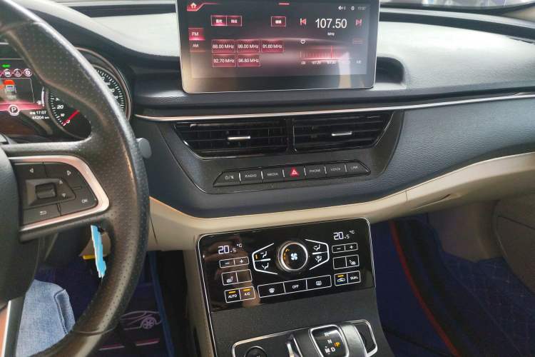 Used Hongqi H5 2020 1.8T Automatic Smart Connect Flagship Edition Audio And AC Panel