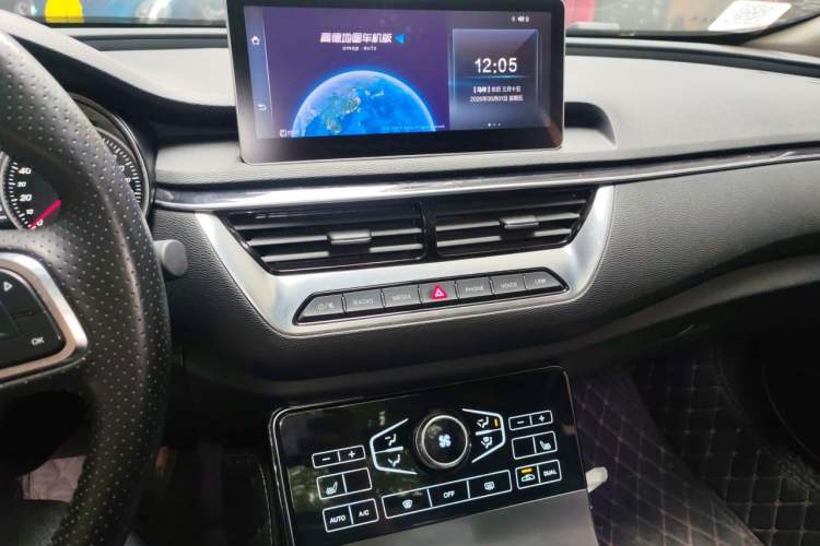 Used Hongqi H5 2020 1.8T Automatic Smart Connect Flagship Edition Audio And AC Panel
