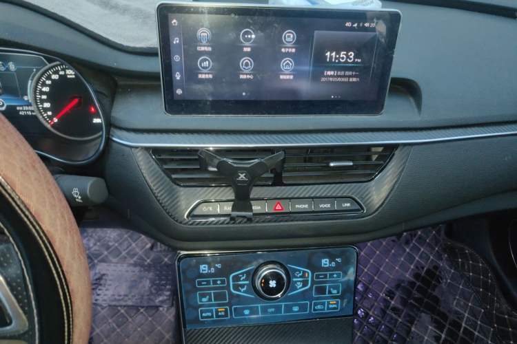Used Hongqi H5 2020 1.8T Automatic Smart Connect Flagship Edition Audio And AC Panel