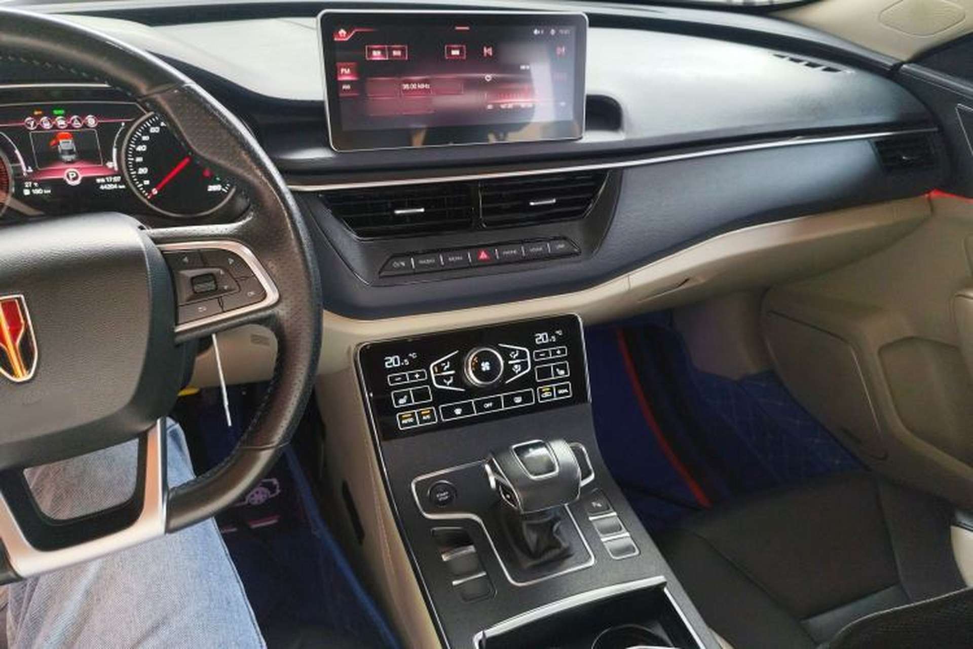 Used Hongqi H5 2020 1.8T Automatic Smart Connect Flagship Edition Center Console