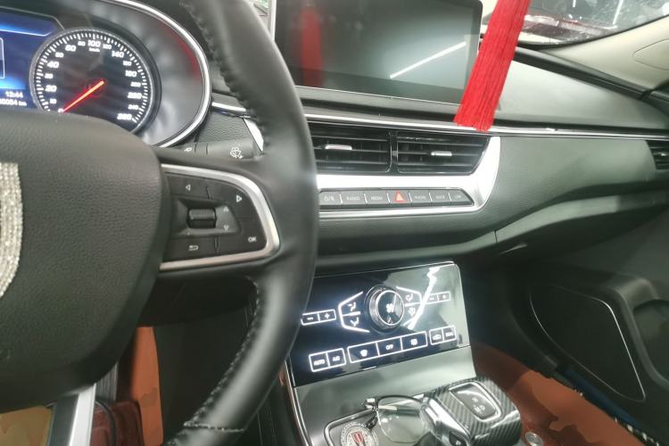 Used Hongqi H5 2020 1.5T DCT Flagship Edition Center Console