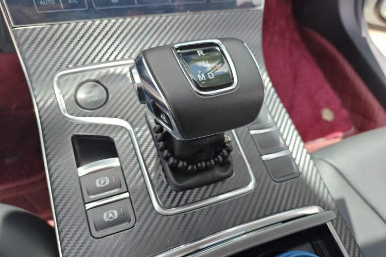 Used Hongqi H5 2020 1.8T Automatic ZhiLian QiYun Edition Gear Lever