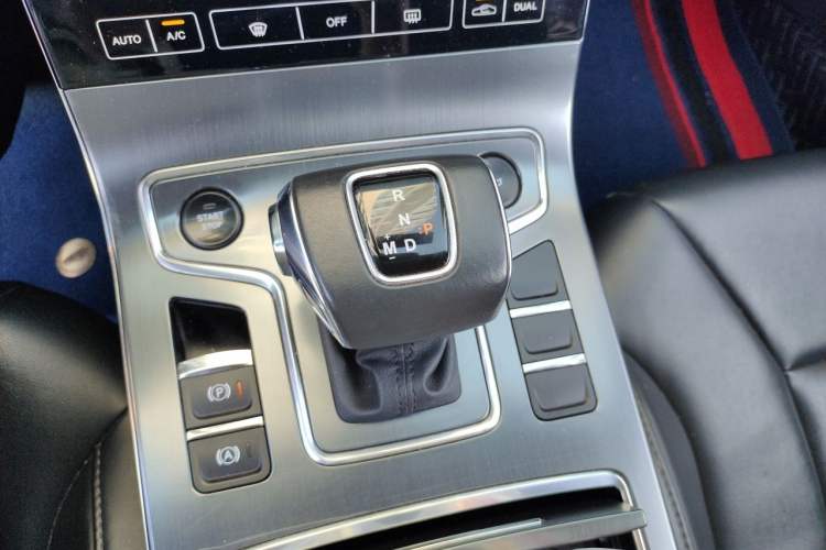 Used Hongqi H5 2020 1.5T DCT Flagship Edition Gear Lever