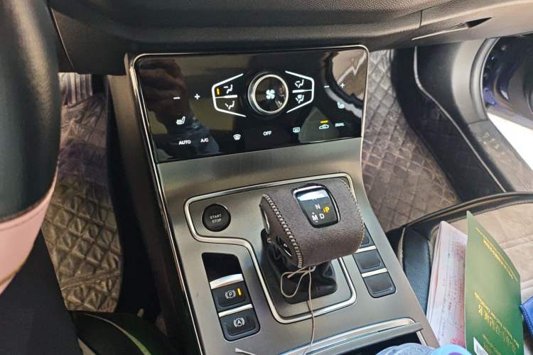 Used Hongqi H5 2020 1.8T Automatic Smart Connect Flagship Edition Gear Lever