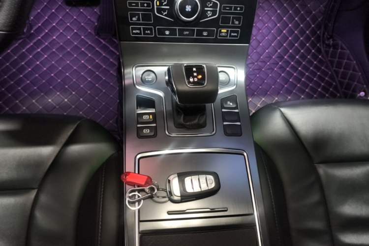 Used Hongqi H5 2020 1.8T Automatic Smart Connect Flagship Edition Gear Lever