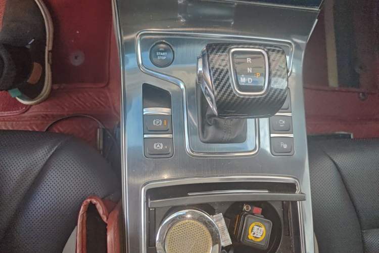 Used Hongqi H5 2020 1.8T Automatic Smart Connect Flagship Edition Gear Lever