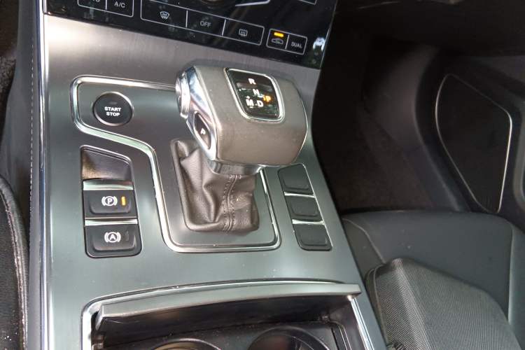 Used Hongqi H5 2020 1.5T DCT Flagship Edition Gear Lever