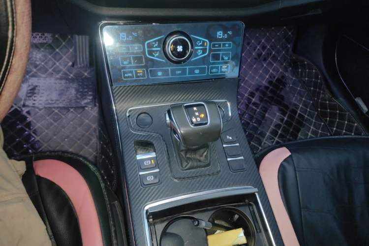 Used Hongqi H5 2020 1.8T Automatic Smart Connect Flagship Edition Gear Lever