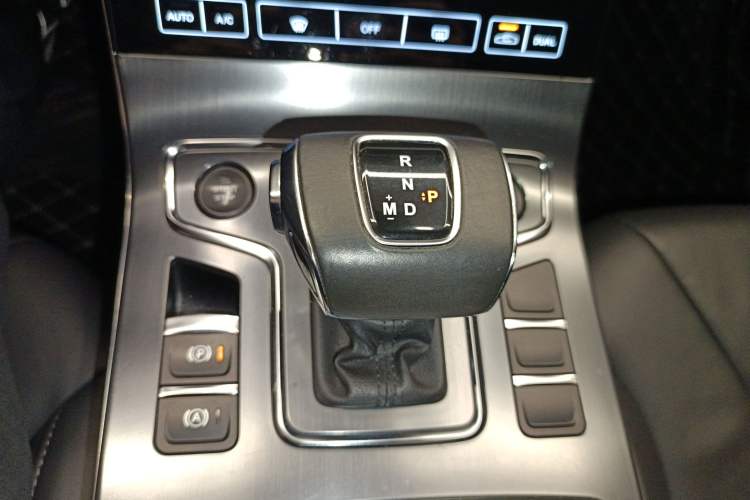 Used Hongqi H5 2020 1.8T Automatic ZhiLian QiYun Edition Gear Lever