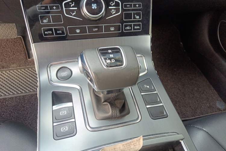 Used Hongqi H5 2020 1.8T Automatic Smart Connect Flagship Edition Gear Lever