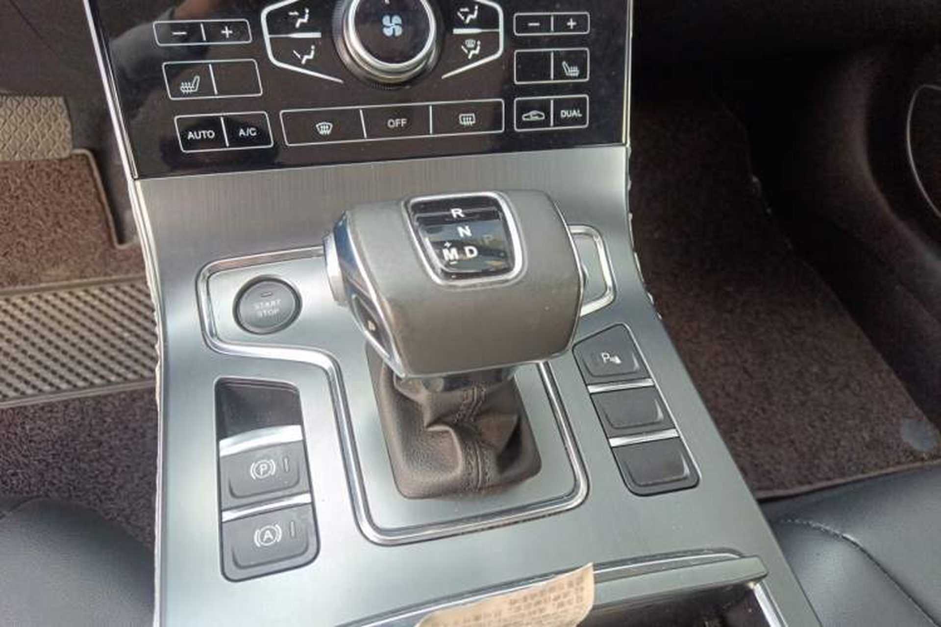 Used Hongqi H5 2020 1.8T Automatic Smart Connect Flagship Edition Gear Lever