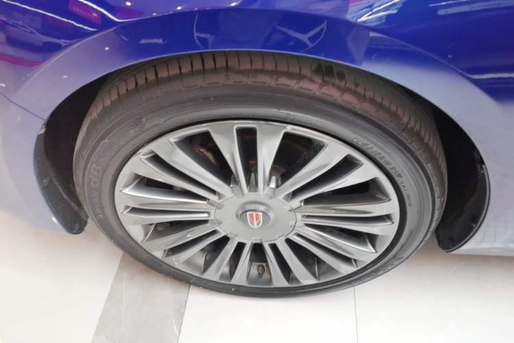 Used Hongqi H5 2020 1.8T Automatic ZhiLian QiYun Edition Left Front Wheel Hub