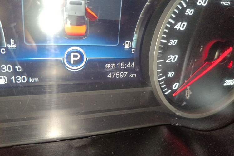 Used Hongqi H5 2020 1.8T Automatic Smart Connect Flagship Edition Odometer Close Up