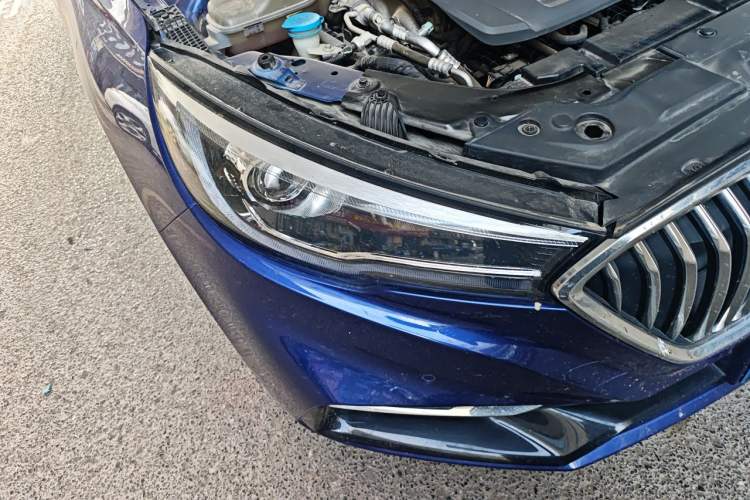 Used Hongqi H5 2020 1.8T Automatic Smart Connect Flagship Edition Right Front Headlight