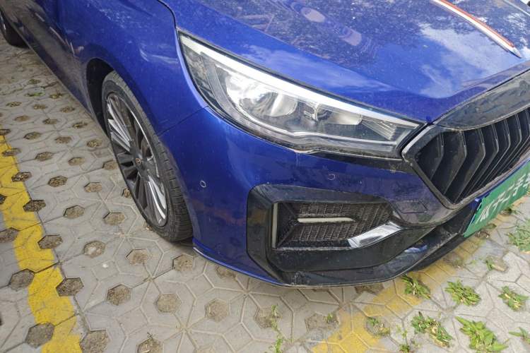 Used Hongqi H5 2020 1.8T Automatic Smart Connect Flagship Edition Right Front Headlight