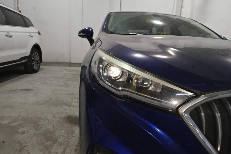 Used Hongqi H5 2020 1.5T DCT Flagship Edition Right Front Headlight