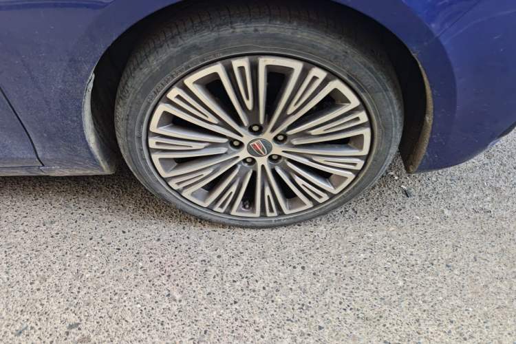 Used Hongqi H5 2020 1.8T Automatic Smart Connect Flagship Edition Right Front Wheel Hub