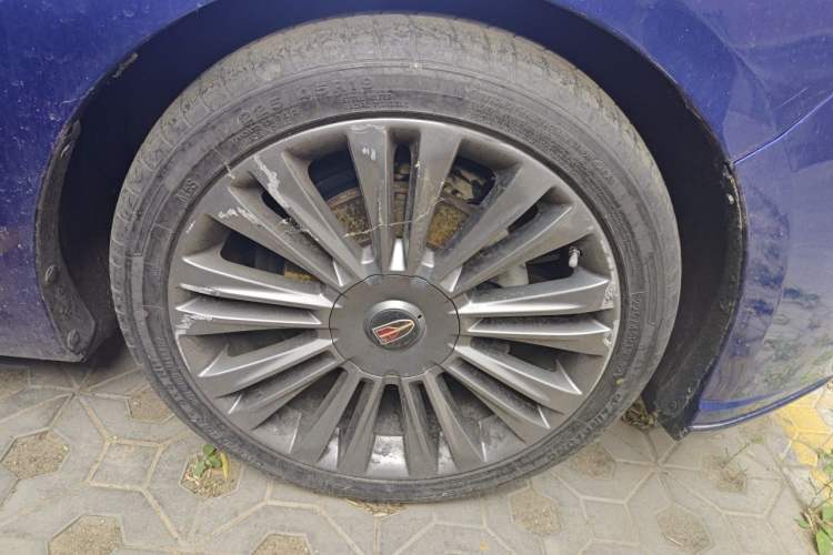 Used Hongqi H5 2020 1.8T Automatic Smart Connect Flagship Edition Right Front Wheel Hub