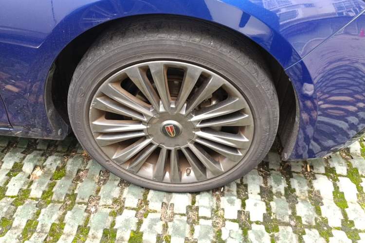 Used Hongqi H5 2020 1.8T Automatic Smart Connect Flagship Edition Right Front Wheel Hub