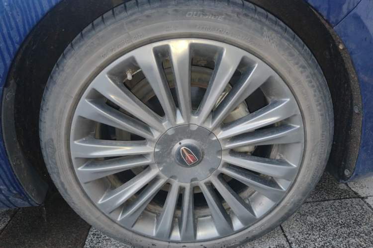 Used Hongqi H5 2020 1.8T Automatic Smart Connect Flagship Edition Right Front Wheel Hub