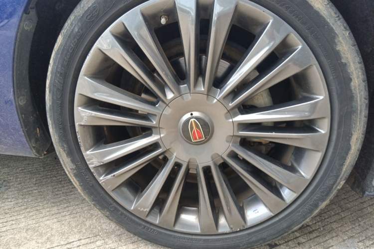 Used Hongqi H5 2020 1.8T Automatic Smart Connect Flagship Edition Right Front Wheel Hub