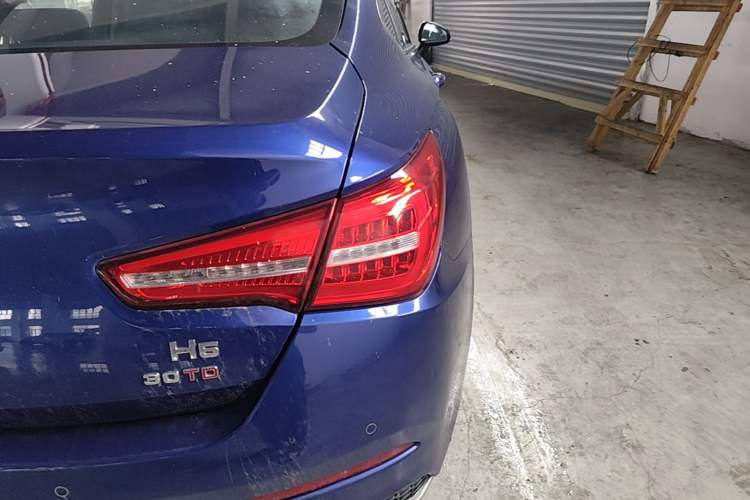 Used Hongqi H5 2020 1.5T DCT Flagship Edition Right Rear Taillight