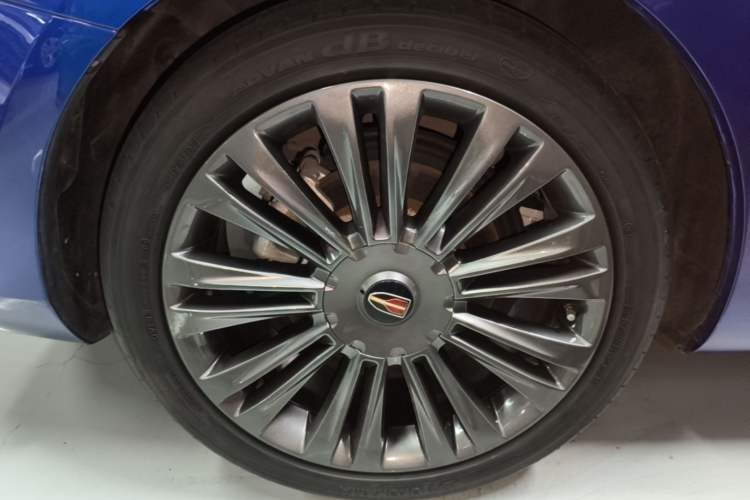Used Hongqi H5 2020 1.8T Automatic Smart Connect Flagship Edition Right Rear Wheel Hub
