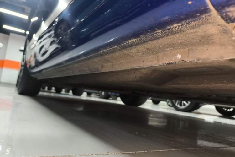 Used Hongqi H5 2020 1.8T Automatic Smart Connect Flagship Edition Right Side Sill