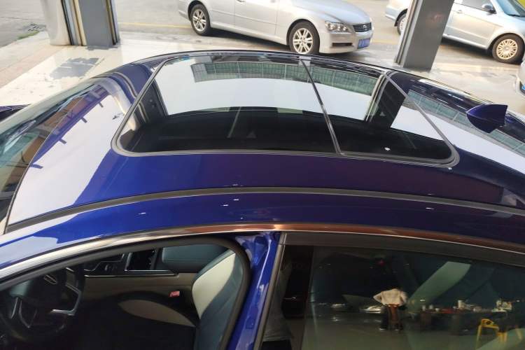 Used Hongqi H5 2020 1.8T Automatic Smart Connect Flagship Edition Roof