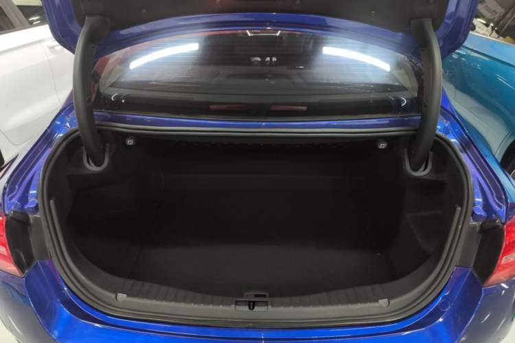 Used Hongqi H5 2020 1.8T Automatic Smart Connect Flagship Edition Trunk