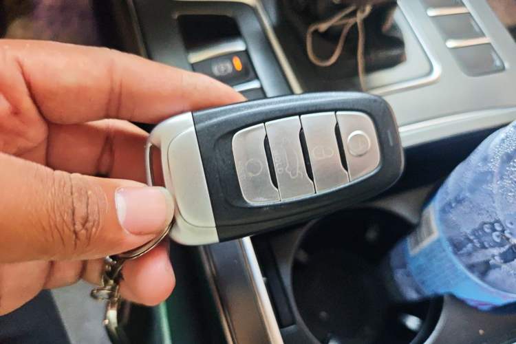Used Hongqi H5 2020 1.8T Automatic Smart Connect Flagship Edition Vehicle Key