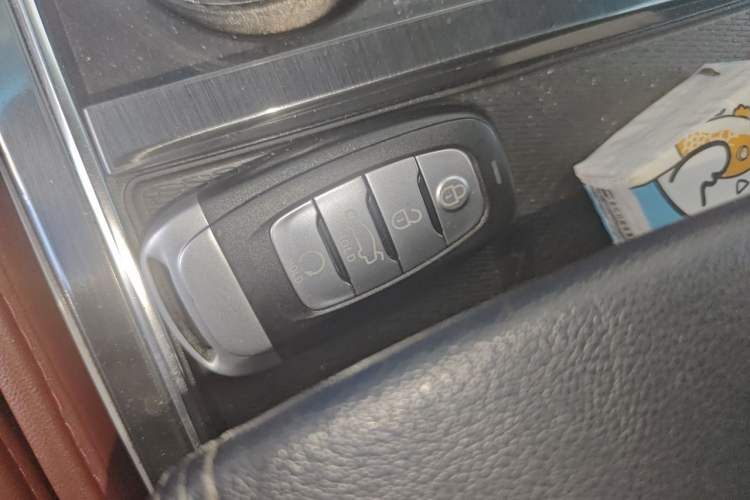 Used Hongqi H5 2020 1.8T Automatic Smart Connect Flagship Edition Vehicle Key