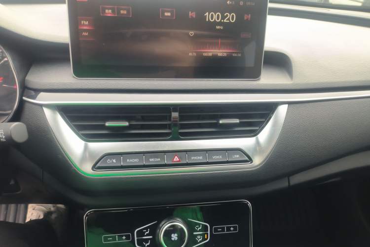 Used Hongqi H5 2020 1.8T Automatic ZhiLian QiYun Edition Audio And AC Panel
