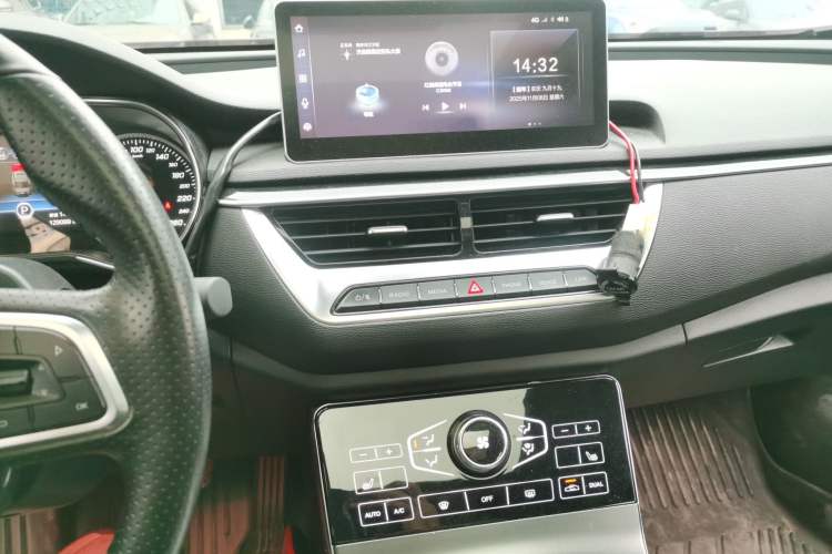 Used Hongqi H5 2020 1.8T Automatic Smart Connect Flagship Edition Audio And AC Panel