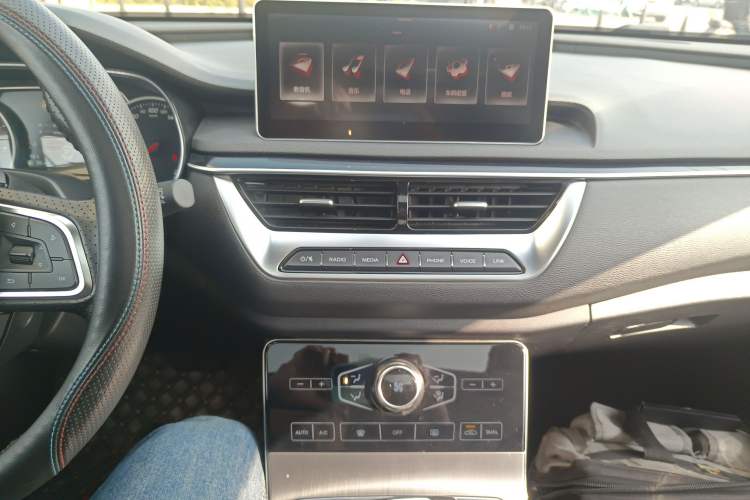 Used Hongqi H5 2020 1.5T DCT Flagship Edition Audio And AC Panel
