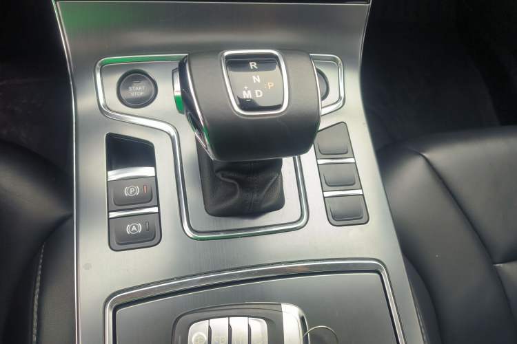 Used Hongqi H5 2020 1.8T Automatic ZhiLian QiYun Edition Gear Lever
