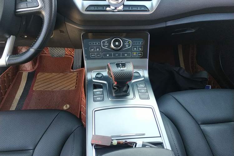 Used Hongqi H5 2020 1.8T Automatic Smart Connect Flagship Edition Gear Lever