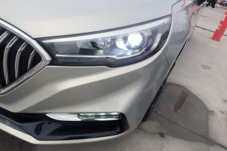 Used Hongqi H5 2020 1.8T Automatic ZhiLian QiYun Edition Left Front Headlight