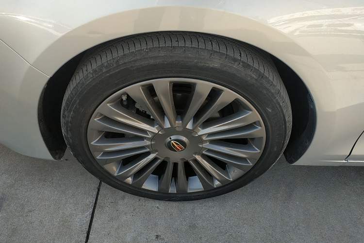 Used Hongqi H5 2020 1.8T Automatic Smart Connect Flagship Edition Left Front Wheel Hub