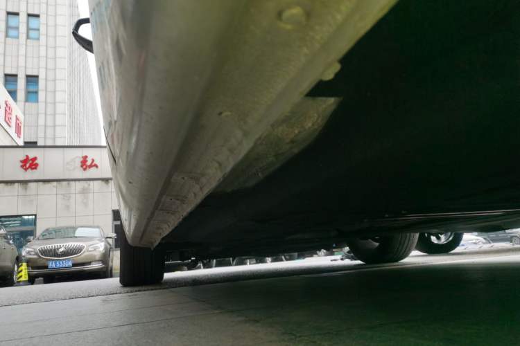 Used Hongqi H5 2020 1.8T Automatic Smart Connect Flagship Edition Left Side Sill